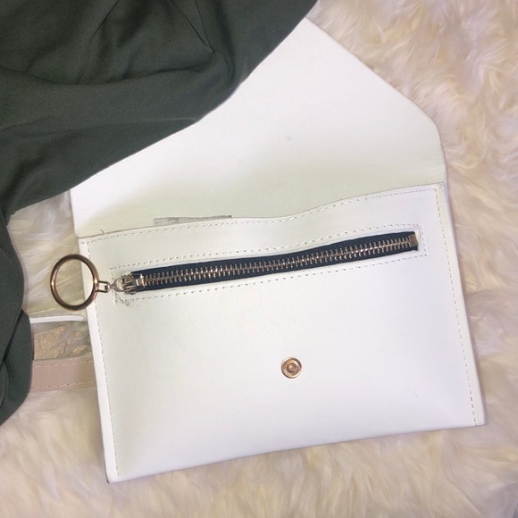 Brand new white belt clutch - Picture 3 of 3